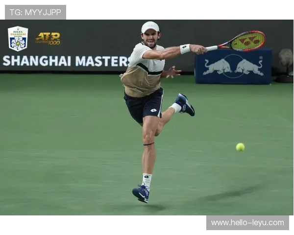 新一轮网球巡回赛揭幕 世界顶级选手纷纷亮相争夺冠军