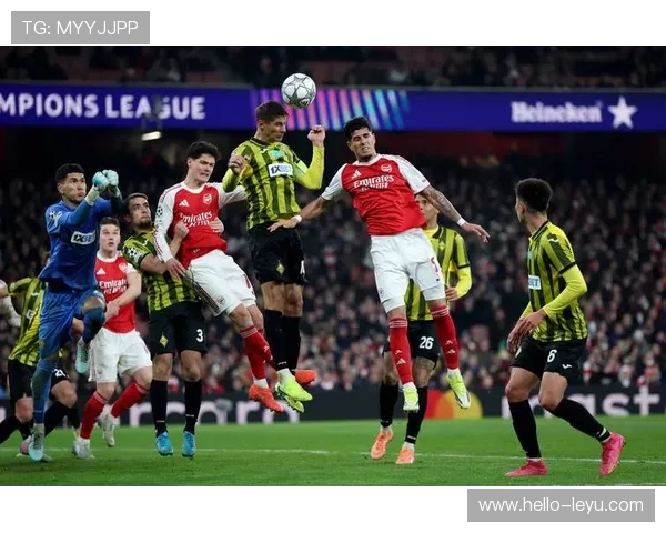 欧冠焦点战再掀高潮豪门对决引爆全城球迷热情与期待之夜巅峰较量