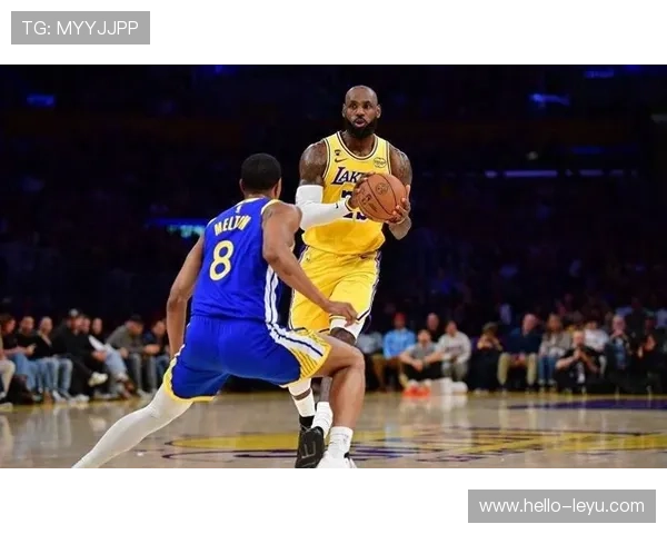 湖人逆转勇士夺胜利詹姆斯关键三分引全场欢呼